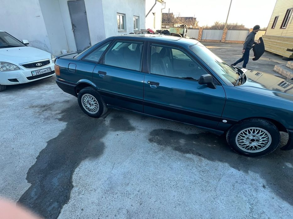 Audi 80.  1990г.в 2.0 гур