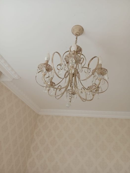 Продам люстры 2  шт