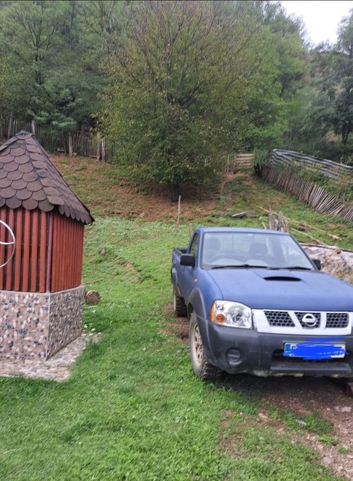 Vând Nissan Navara