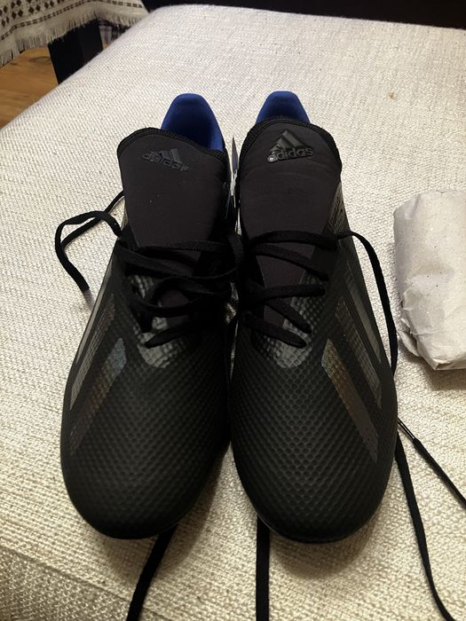 Футболни обувки Адидас