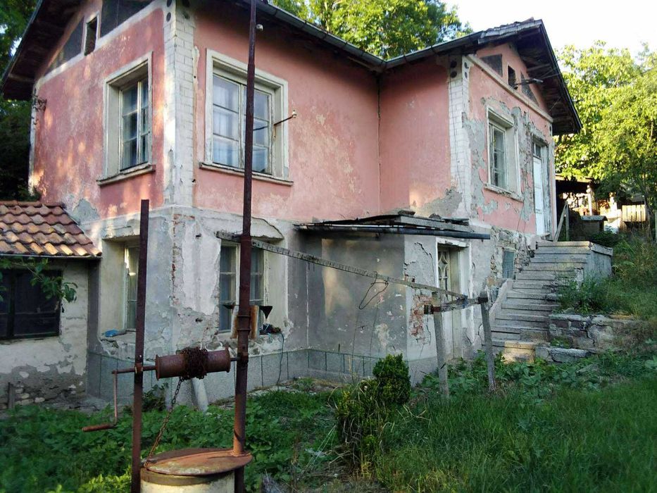 Продавам стара къща в с.Расник