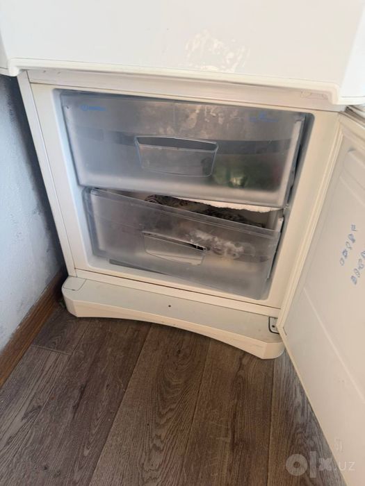 Срочно Продаеться Холодильник INDESIT