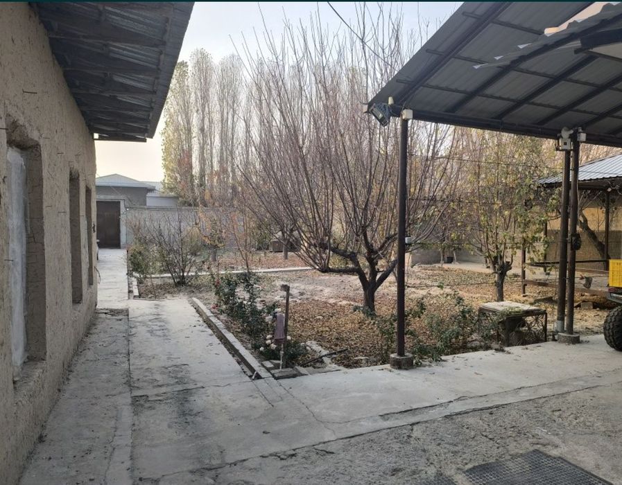 Абдурахмоновда 6 сотиҳ 5 хонали уй сотилади.