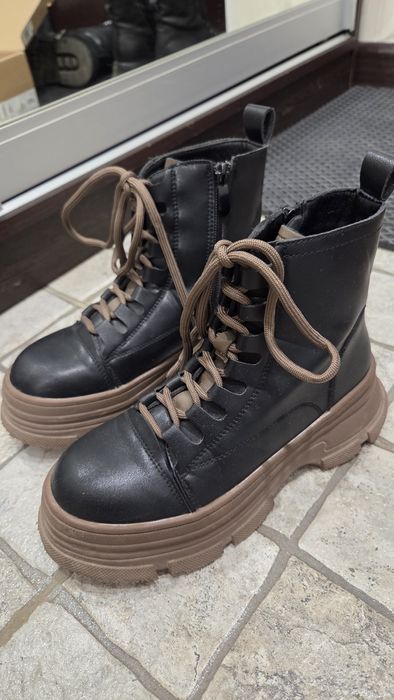 Продам ботинки на девочку