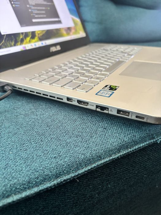 Asus Light gaming• i7-6700HQ• 12gb ram Ddr4• SSD 256gb• GTX 950