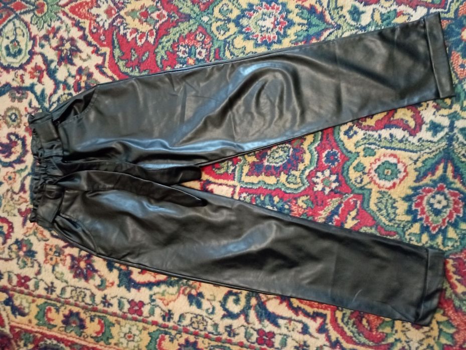 Коженная рубашка+брючки+ласины+3 рубашки