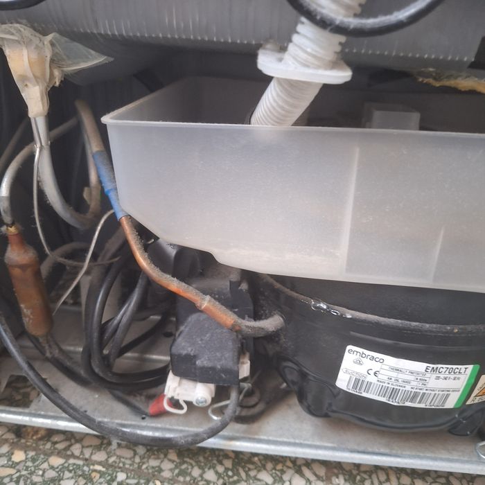 Продавам хладилник от марката Whiripool BSNF 9452 OX за части