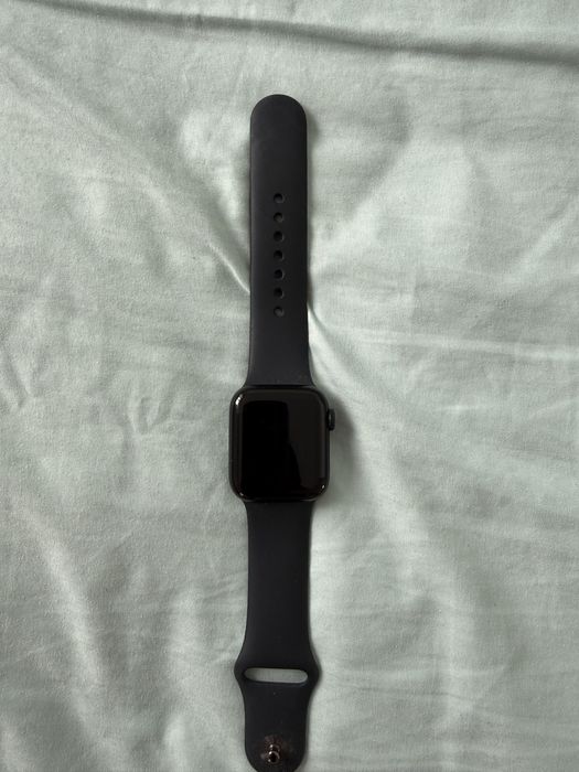 Apple watch SE.