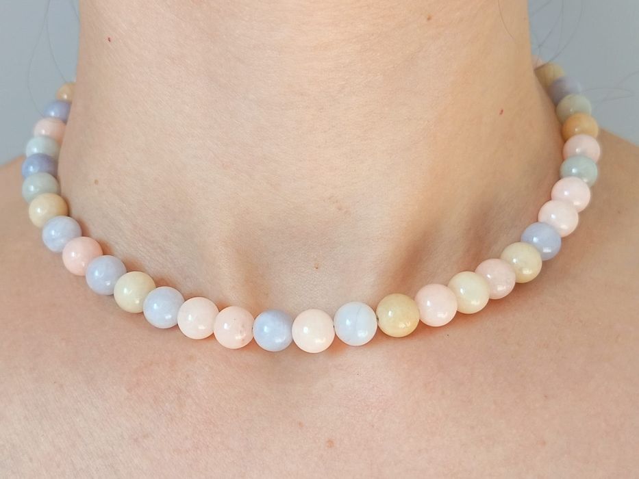 Margele /lant/colier din pietre de jad