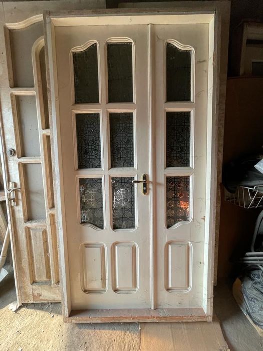 Продается двери деревяные