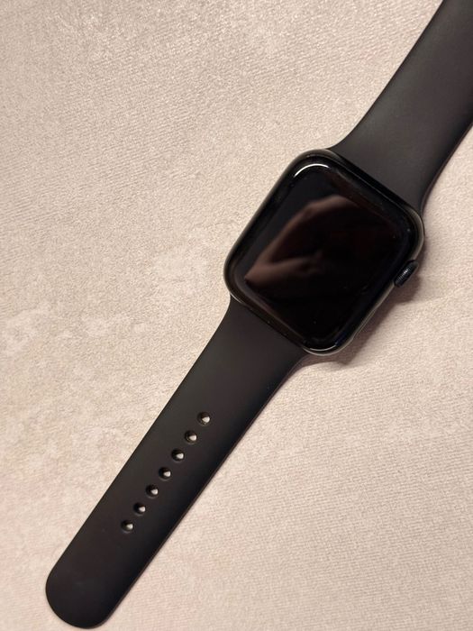 Apple Watch SE (2-ро поколение) – GPS / Wi-Fi – 44 мм