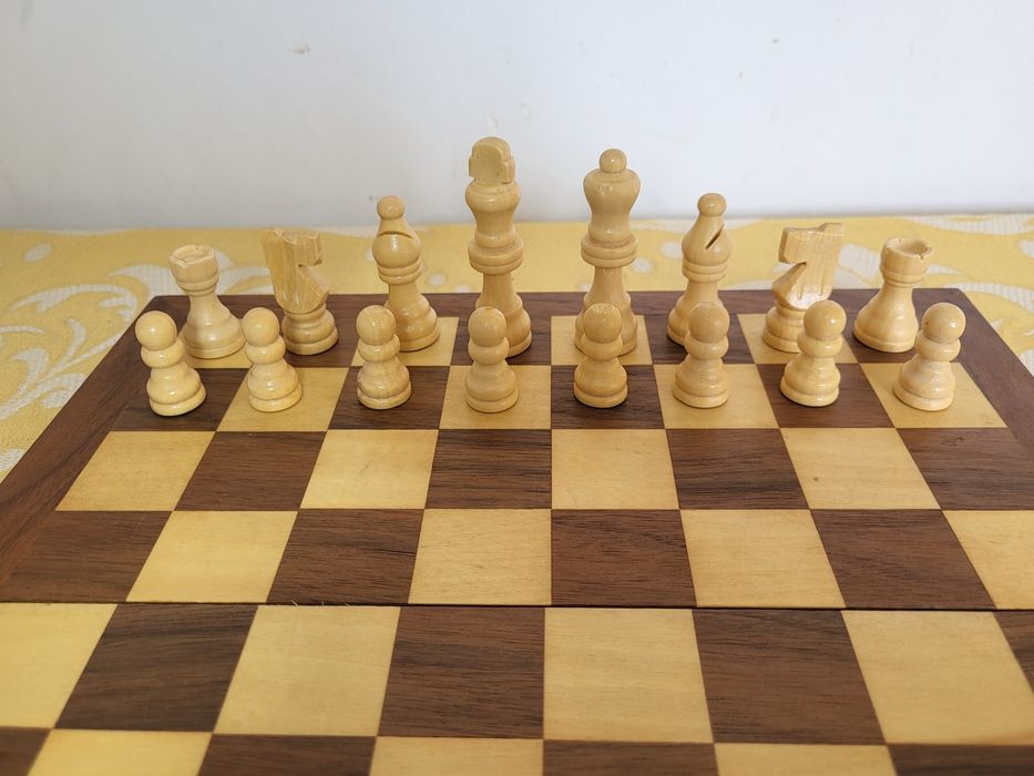 Дървен шах с табла