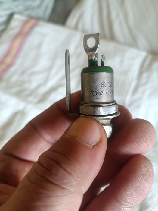 Vând piese electronice noi
