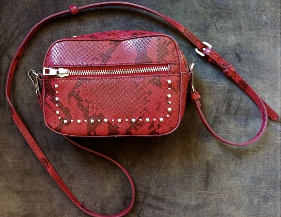 Малка червена чанта Zara