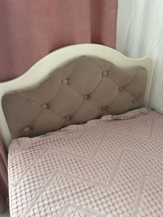 Кровать 1 спальная.