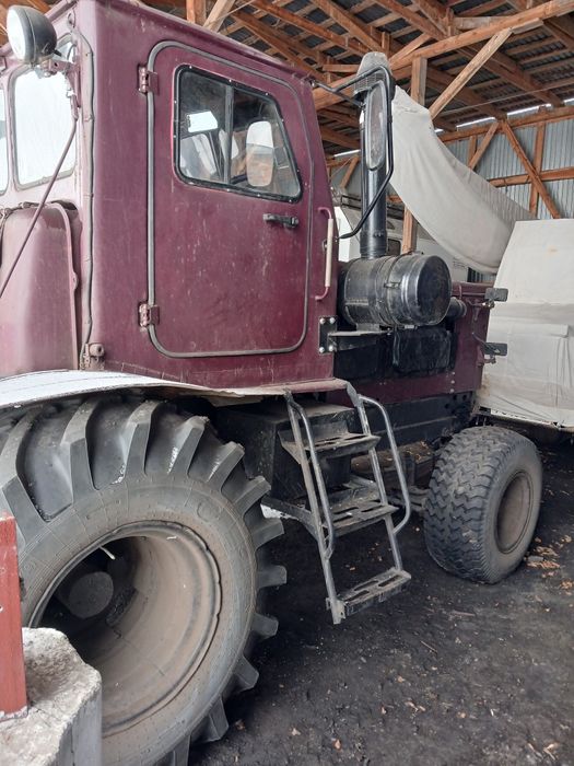 Трактор колесный