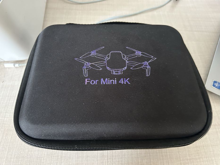 DJI Mini 4K – stare foarte bună – 77 km zburați – geantă cadou