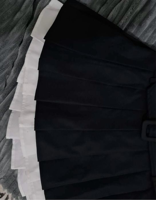 Дамска черна пола плисе с колан