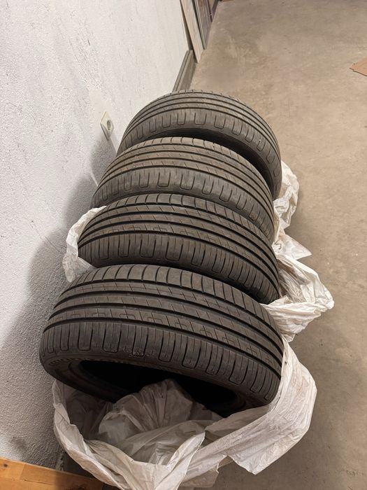 Цена за комплекта - Летни гуми 215/55 R17 Goodyear efficient grip