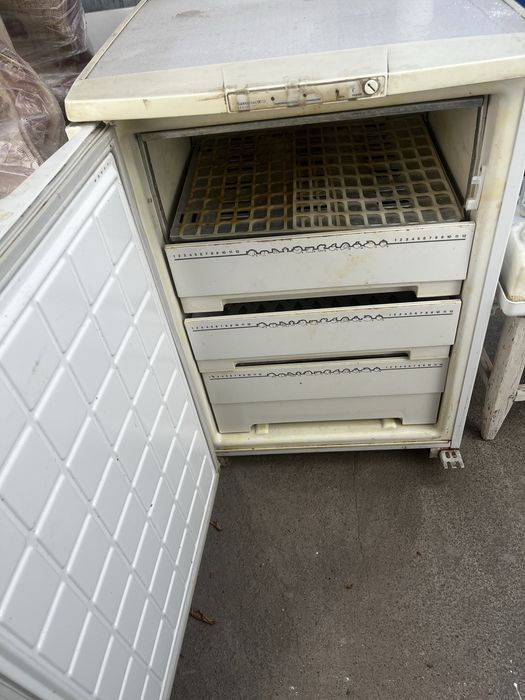Продам морозильник, вытишка и рисоварка