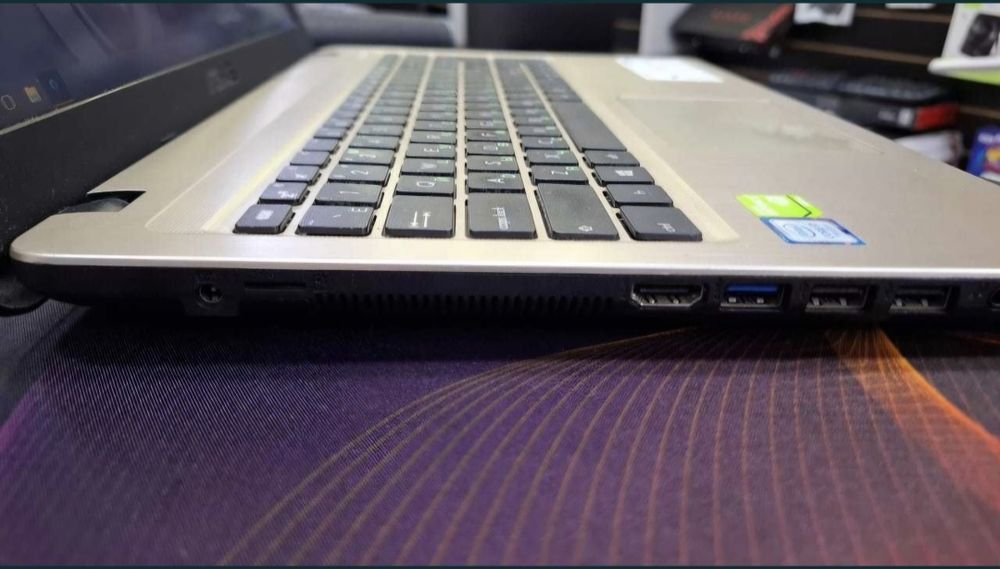 Asus Core I7-7 В Отличном состоянии