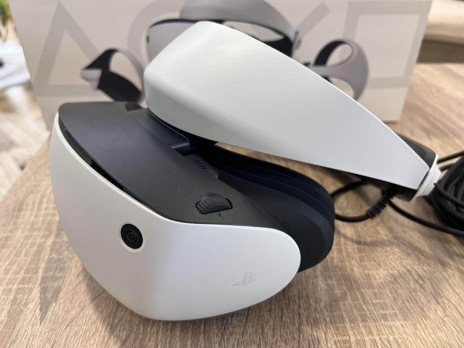 Sony PlayStation VR2 PS5 + 2 Controllere PS VR2 Sense – Stare Excelentă