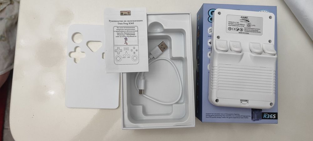 Продам игровую консоль