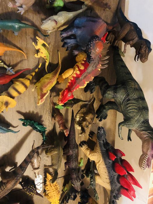 Лот Динозавти.