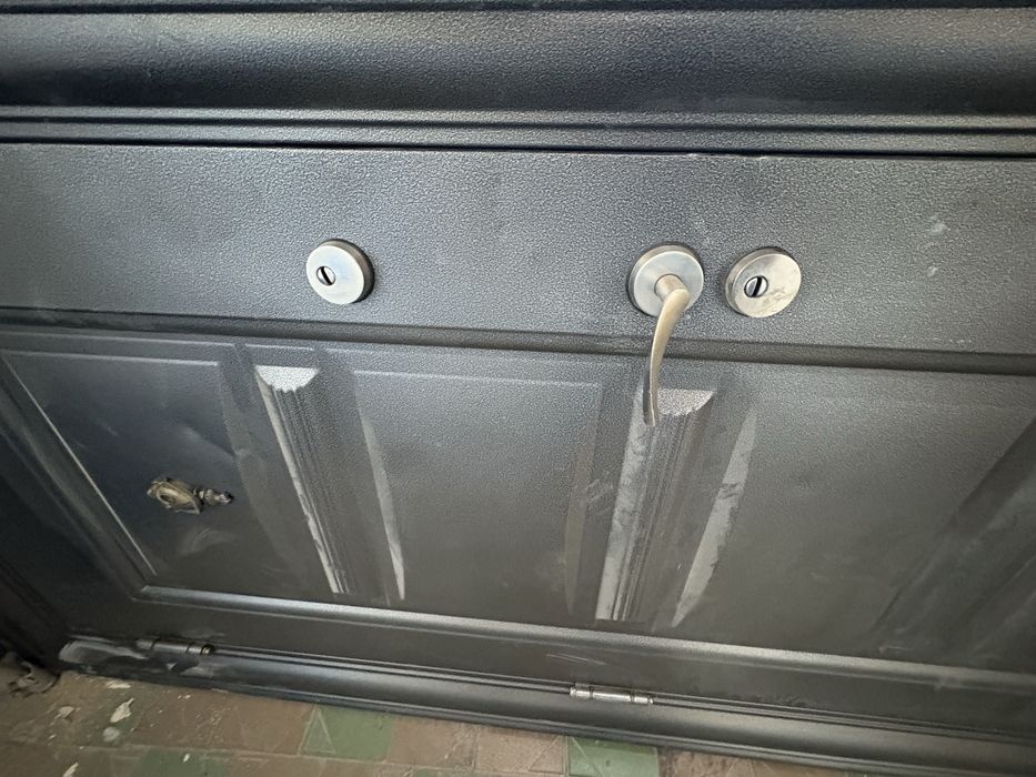 СРОЧНО Входная дверь б/у