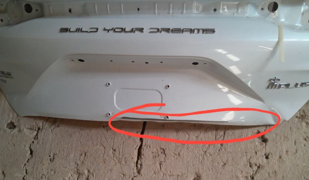 Byd chempion orqa kapot sifatli va toza.