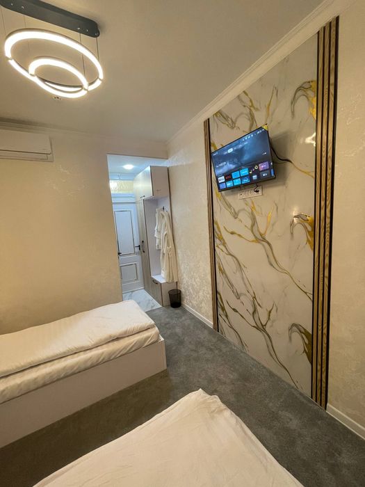 Rest Hotel oilaviy mehmonxona qarshi  krugdan kirganda