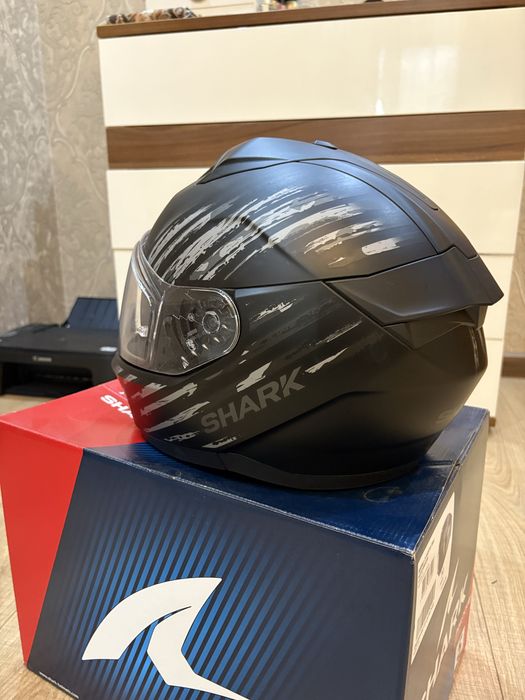 Продам новый шлем от Shark