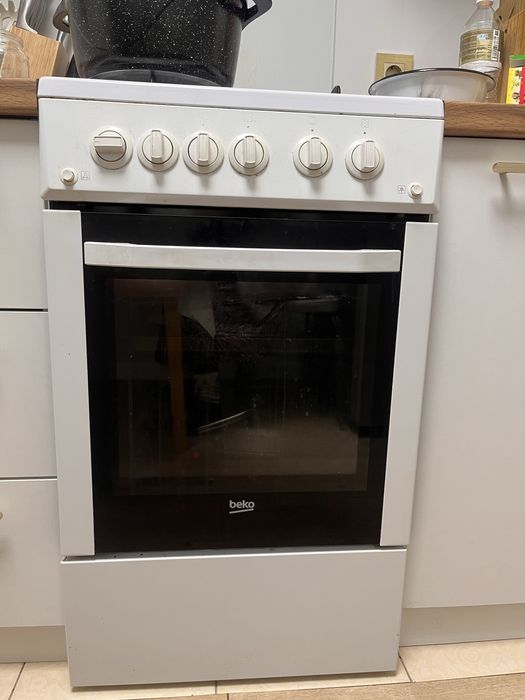 Продам газовую плиту