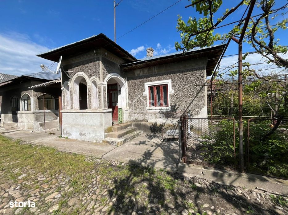 Casa la Doicesti cu teren de 1300 mp, livada si acces rapid catre Targ
