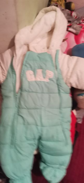 Продаются  детские комбинезоны на девочку