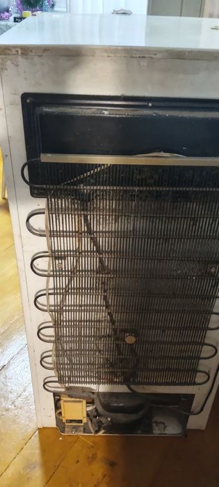 Холодильник работает