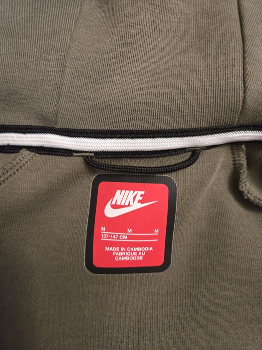 Суичър Nike Tech Fleece в юношески размер M, 137-147 см