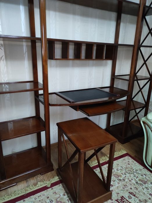 Дизайнерский стеллаж для дома и офиса. Италия, массив красного дерева