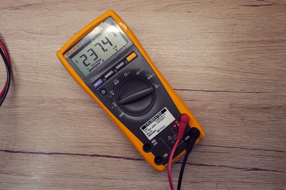 Multimetru Fluke 177 True RMS profesional USA folie pe display originala Electronist Electrician digital