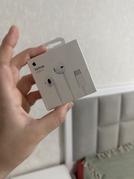 Продам новый Айфон 16 про оригинал вместе с наушниками