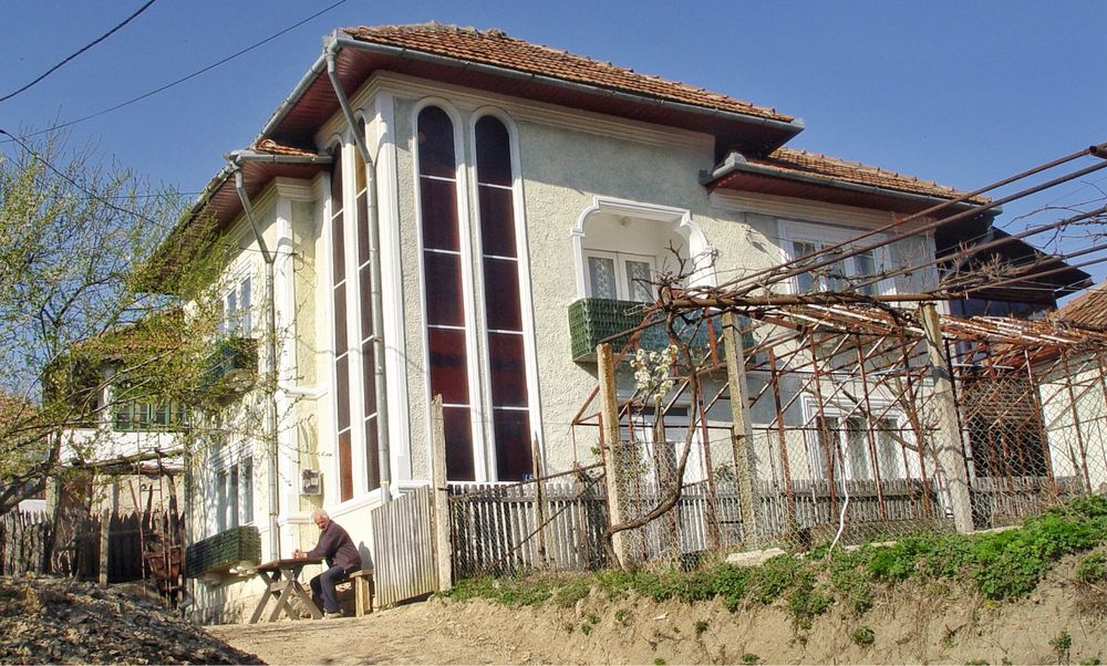 De vanzare – Doua case la munte+ 1.100 mp teren! Pret: 65.000 €