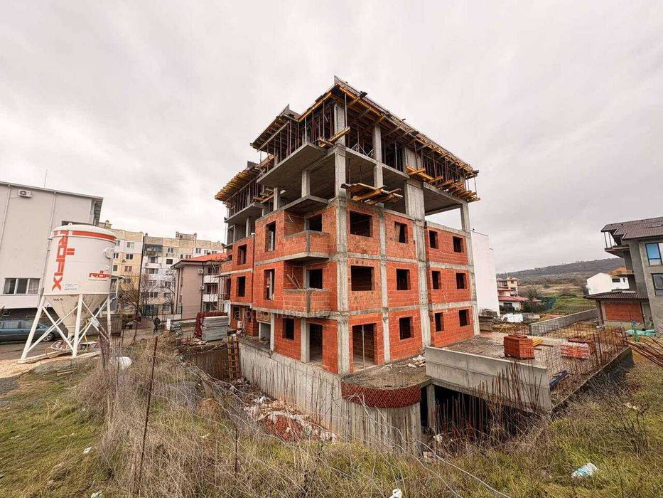 Тристаен апартамент