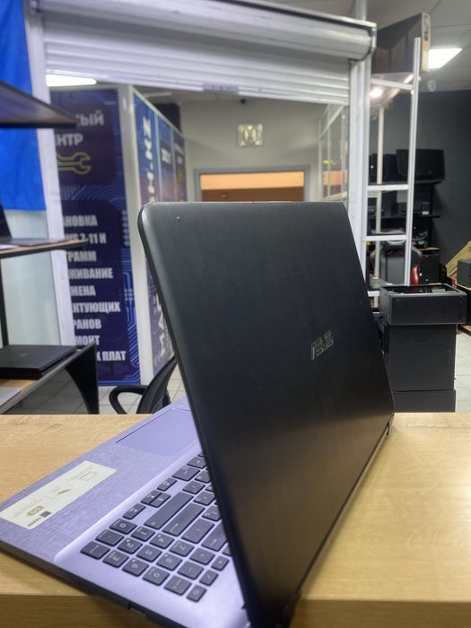 Ноутбук Asus i3-7gen/RAM8/SSD256/MX110