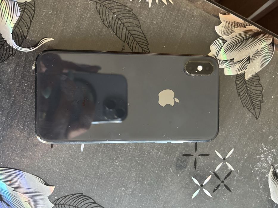 Iphone xs    64 gb