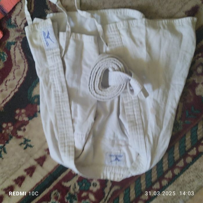 Кимоно каратэ с поясами