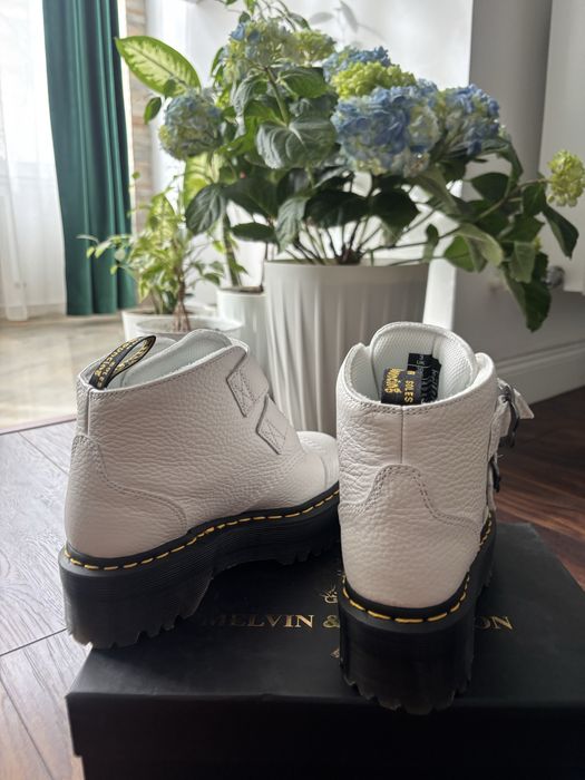 Ghete de dama Dr Martens