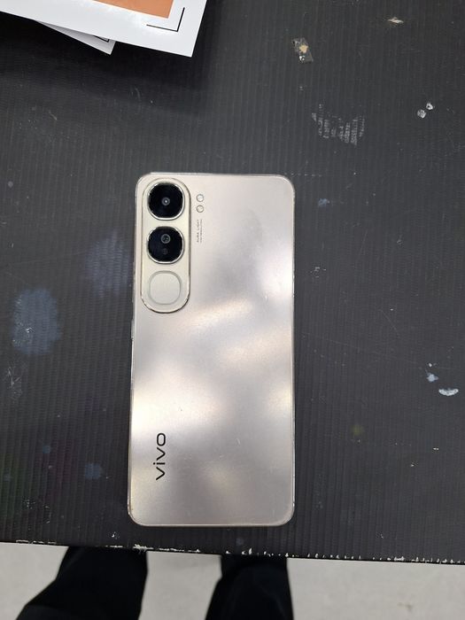 Model: Vivo V40 Lite