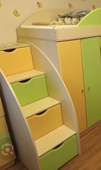Продам шкаф с кроватью