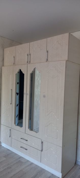 Срочно продается платяной шкаф
