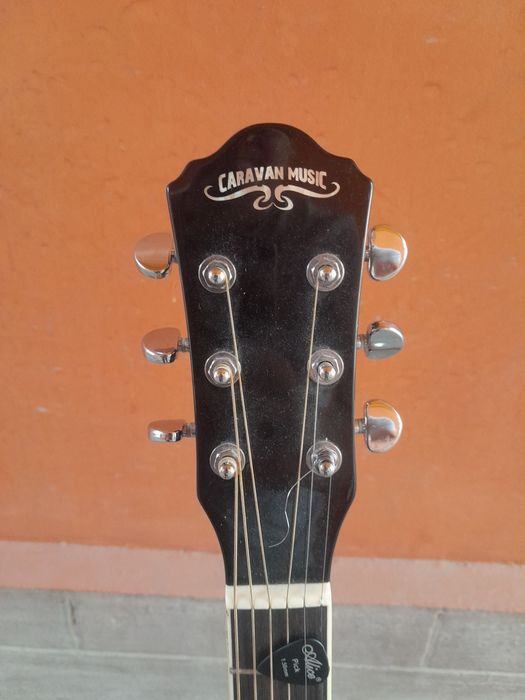 Гитара сотилади и